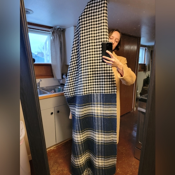 XL Steve Madden unique scarf - Picture 2 of 13